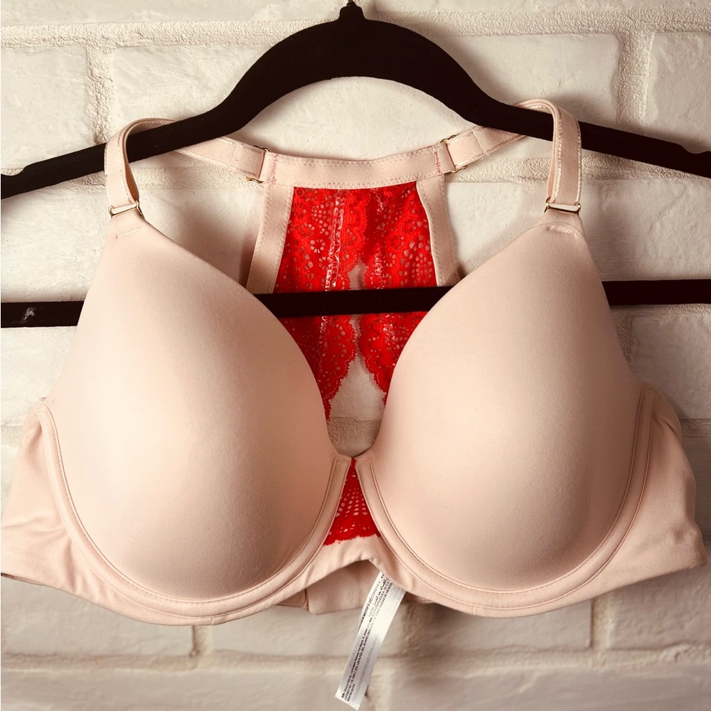 NWT Soma Embraceable Geo Lace
Racerback Underwire Bra 38C Porcelain Cherry #0686